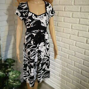 Reitmans Ladies V-neck Cap Sleeve Black & White Size Medium Print Dress